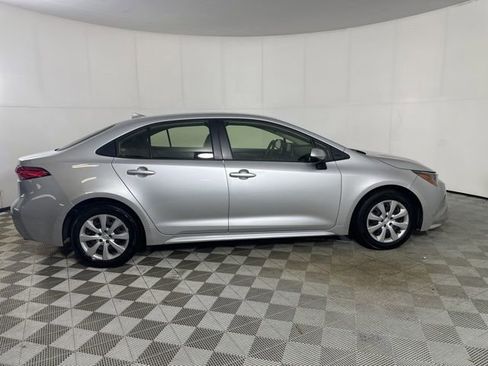 Used 2022 Toyota Corolla LE FWD image 8