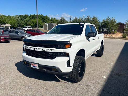 Used 2020 Chevrolet Silverado 1500 Custom w/ Custom Value Package AWD/4WD image 4