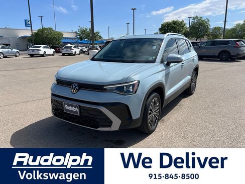 Certified 2025 Volkswagen Taos SE FWD image 1