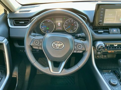 Used 2022 Toyota RAV4 XLE Premium image 36