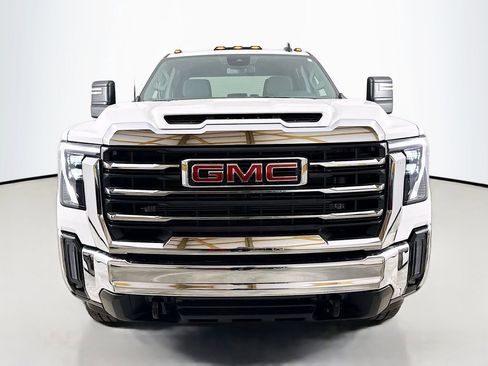 Used 2025 GMC Sierra 3500 SLE w/ SLE Convenience Package AWD/4WD image 2