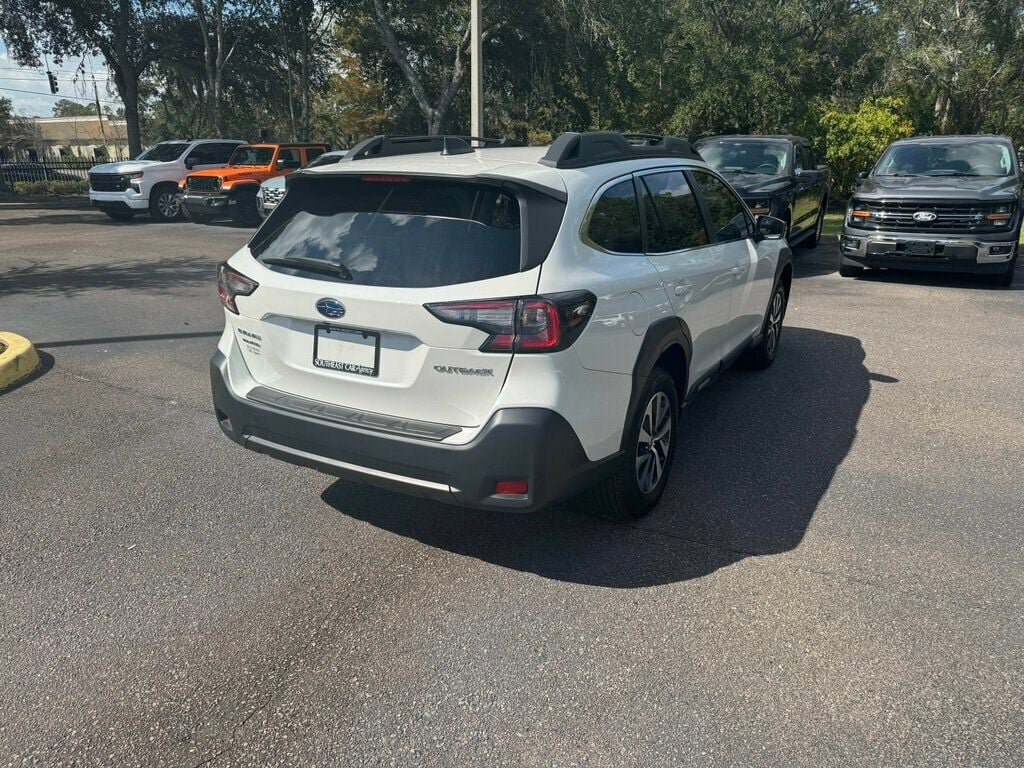 Used 2025 Subaru Outback Premium AWD/4WD image 11