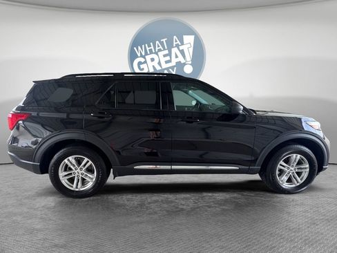 Used 2023 Ford Explorer XLT AWD/4WD image 2