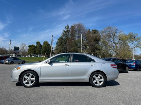 Used 2011 Toyota Camry LE image 29