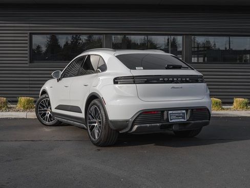 Used 2025 Porsche Macan 4 Electric image 3