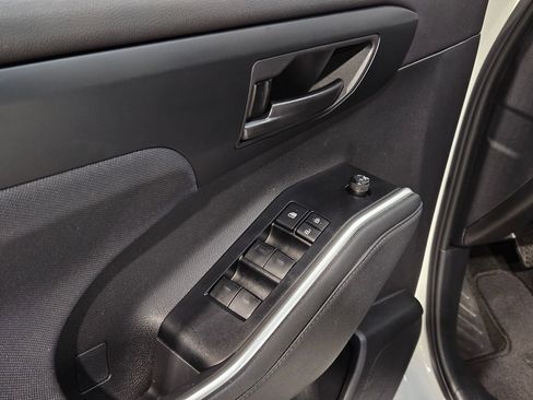 Certified 2025 Toyota Highlander LE FWD image 21