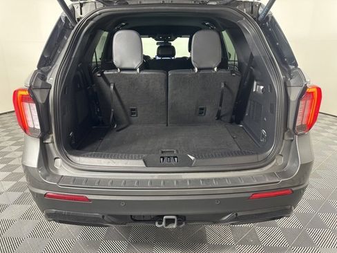 Used 2025 Ford Explorer ST-Line w/ ST-Line Street Pack image 12