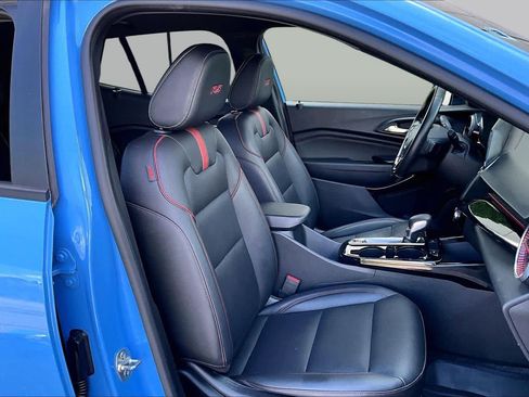 Used 2024 Chevrolet Trax RS FWD image 8