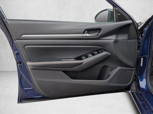 Used 2024 Nissan Altima 2.5 SR image 12