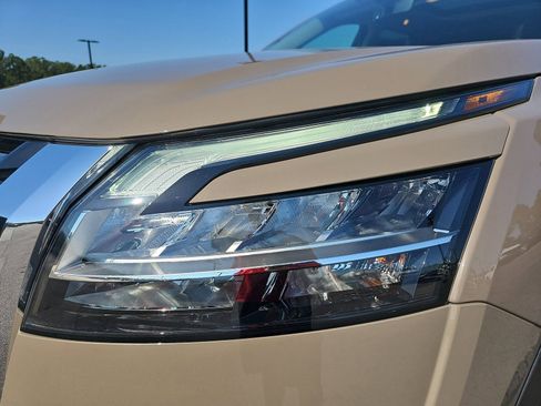 Used 2024 Nissan Pathfinder Platinum w/ Cargo Package image 33