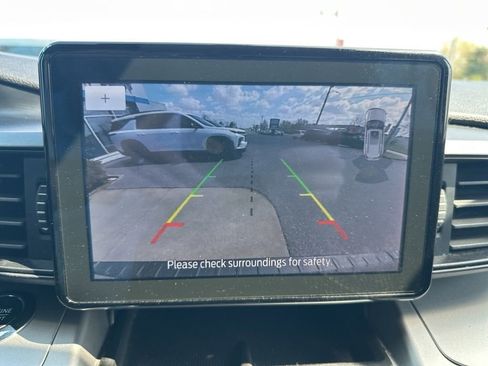 Used 2022 Ford Explorer XLT w/ Class IV Trailer Tow Package AWD/4WD image 25