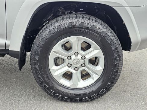 Used 2019 Toyota 4Runner SR5 AWD/4WD image 10