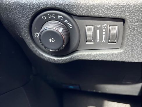 New 2026 Chrysler Pacifica Select image 16