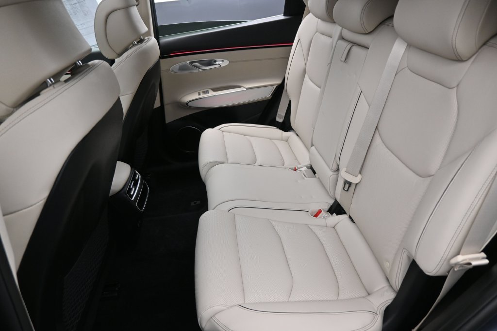 Used 2026 Genesis GV70 2.5T Advanced AWD/4WD image 29