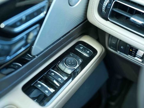 Used 2020 Lincoln Aviator Reserve w/ Equipment Group 202A AWD/4WD image 27