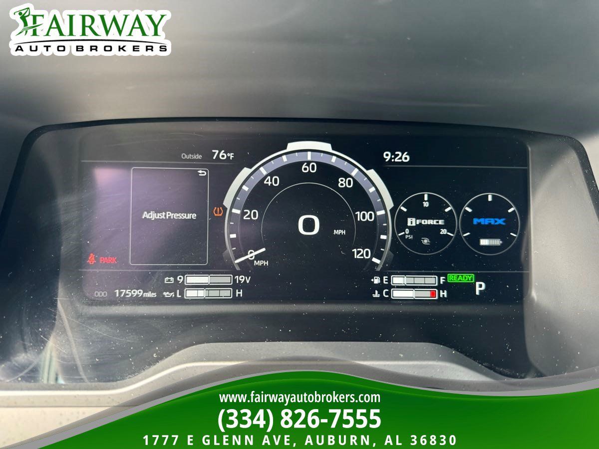Used 2025 Toyota Sequoia Platinum AWD/4WD image 22