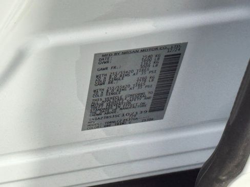 Used 2025 Nissan Murano SV image 39