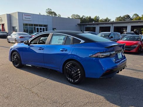 New 2027 Nissan Sentra SR w/ Floor Mat Package FWD image 7