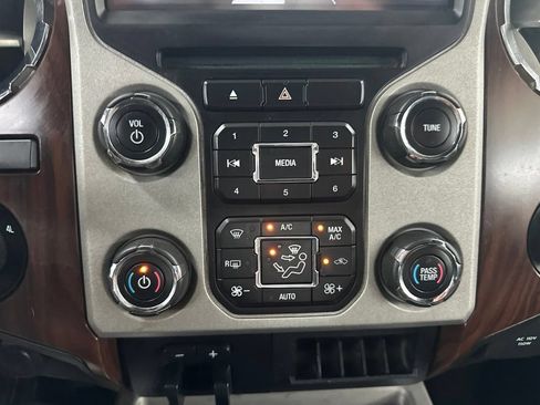 Used 2015 Ford F250 Lariat w/ Chrome Package AWD/4WD image 48