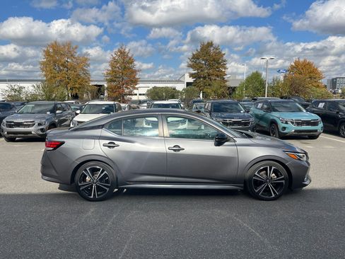 Used 2023 Nissan Sentra SR w/ SR Premium Package image 10