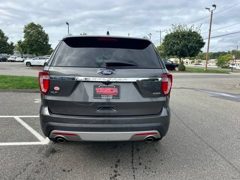 Used 2017 Ford Explorer XLT w/ Equipment Group 202A AWD/4WD image 6