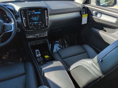 New 2025 Volvo XC40 B5 Plus w/ Protection Package Premier image 23