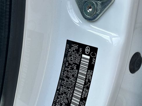 Used 2024 Toyota Prius Prime SE image 28