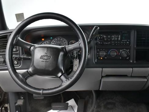 Used 2001 Chevrolet Suburban LS w/ LS Preferred Equipment Group AWD/4WD image 15
