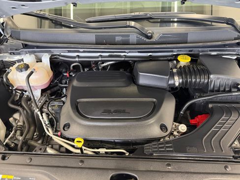 Used 2023 Chrysler Voyager LX image 19