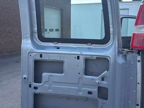 Used 2018 Chevrolet Express 3500 Extended w/ Driver Convenience Package RWD image 9