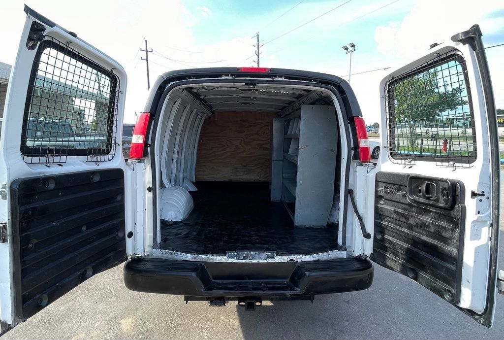 Used 2017 Chevrolet Express 2500 Extended RWD image 9