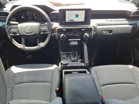 Certified 2025 Toyota Tacoma SR5 AWD/4WD image 11