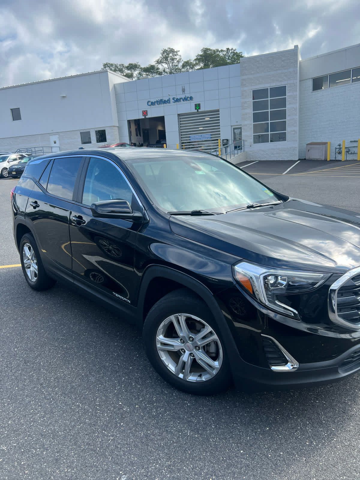 Used 2021 GMC Terrain SLE FWD image 2