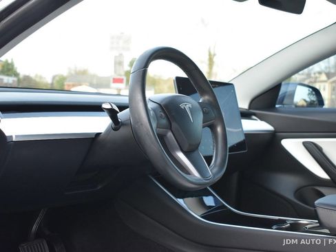 Used 2019 Tesla Model 3 Standard Range Plus image 17