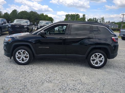 Used 2024 Jeep Compass Latitude AWD/4WD image 7