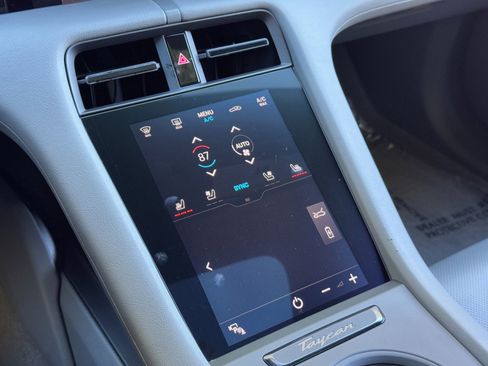 Used 2020 Porsche Taycan 4S image 33