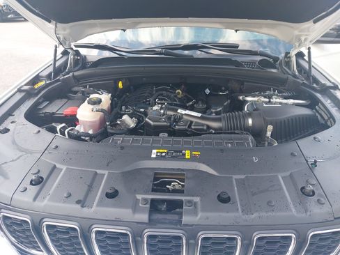 Used 2024 Jeep Grand Cherokee Laredo X AWD/4WD image 29