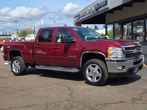 Used 2014 Chevrolet Silverado 2500 LTZ w/ LTZ Plus Package image 28