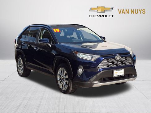 Used 2019 Toyota RAV4 Limited w/ Advanced Technology Package FWD image 3