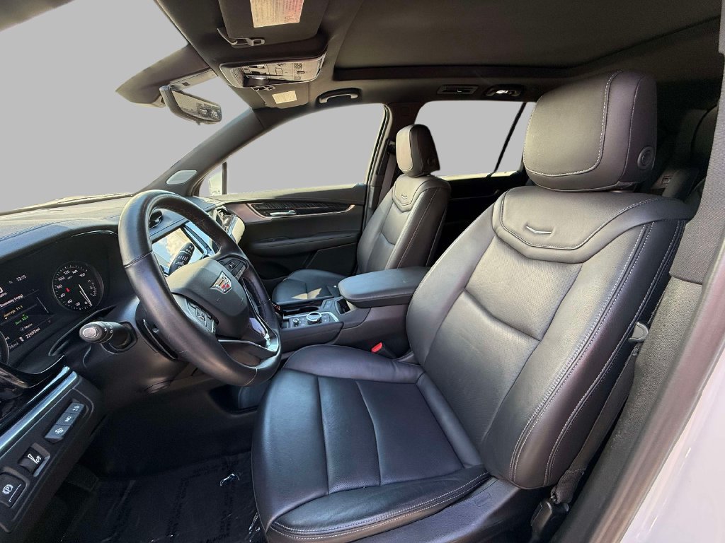 Used 2024 Cadillac XT6 Premium Luxury w/ Technology Package AWD/4WD image 2