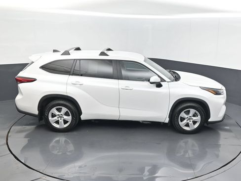 Used 2023 Toyota Highlander L FWD image 14