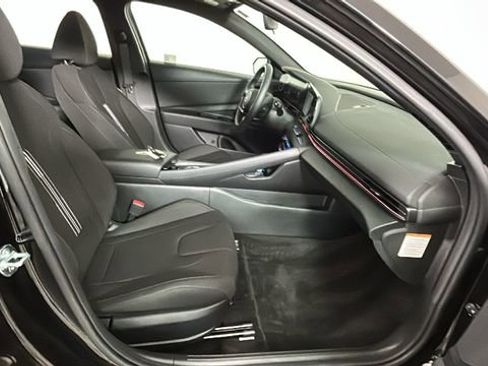 Used 2025 Hyundai Elantra SEL FWD image 31