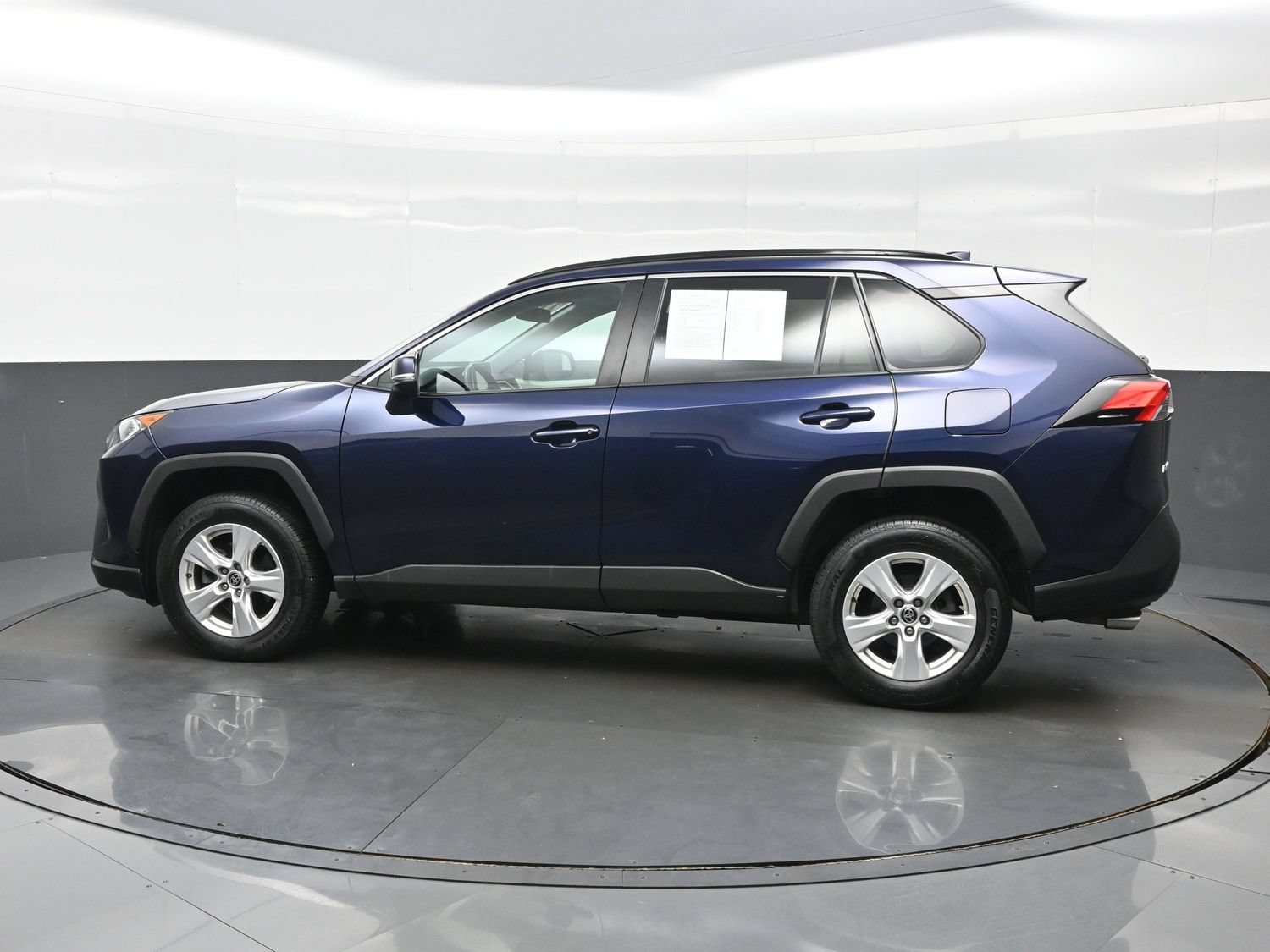 Used 2021 Toyota RAV4 XLE w/ Convenience Package AWD/4WD image 3