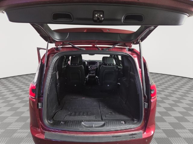 Used 2021 Chrysler Pacifica Limited w/ Uconnect Theater Family Group AWD/4WD image 31