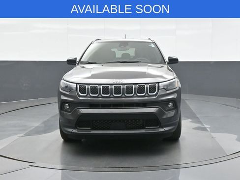 Used 2023 Jeep Compass Latitude image 2