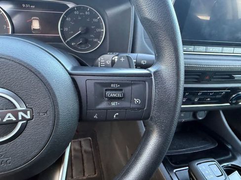 Used 2024 Nissan Rogue S image 19