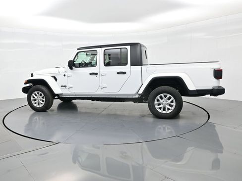 Used 2023 Jeep Gladiator Sport image 10