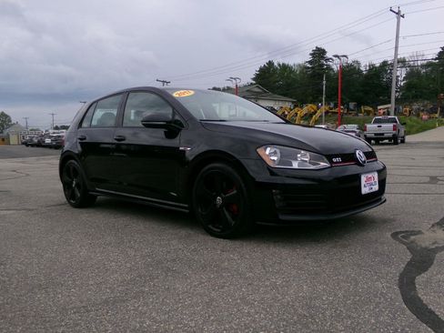 Used 2017 Volkswagen Golf 4-Door FWD image 7