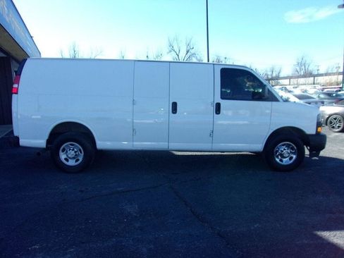 Used 2019 Chevrolet Express 2500 Extended image 4