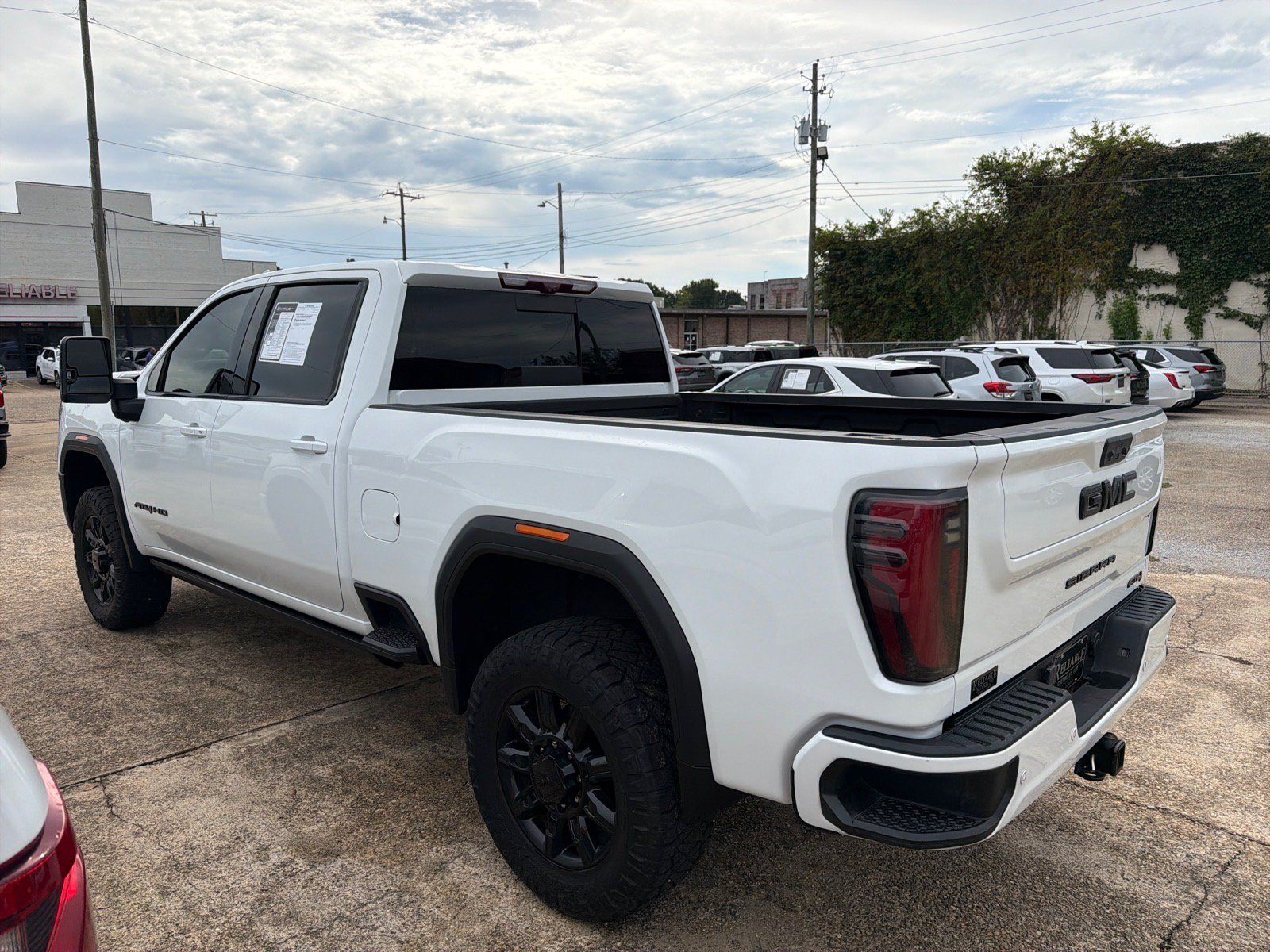 Used 2024 GMC Sierra 2500 AT4 w/ AT4 Premium Plus Package AWD/4WD image 3